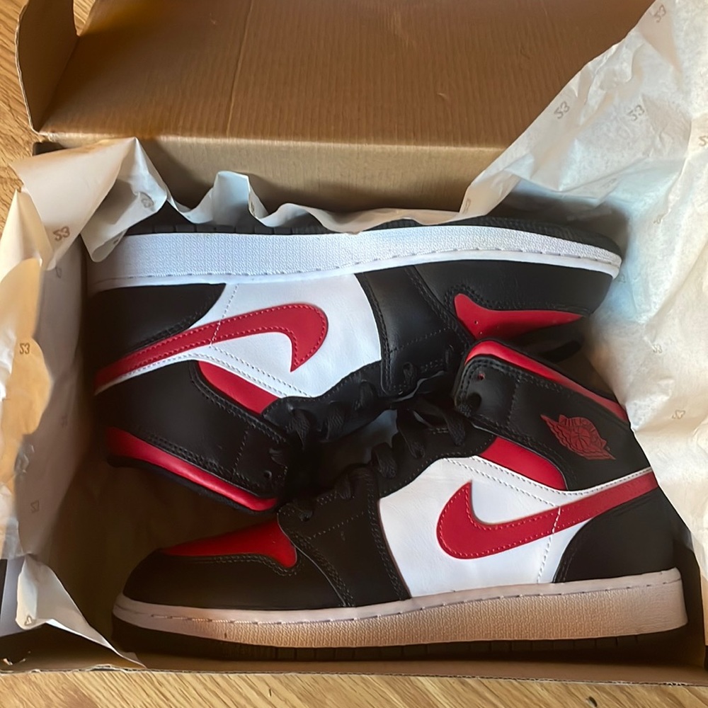 jordan1 red white black